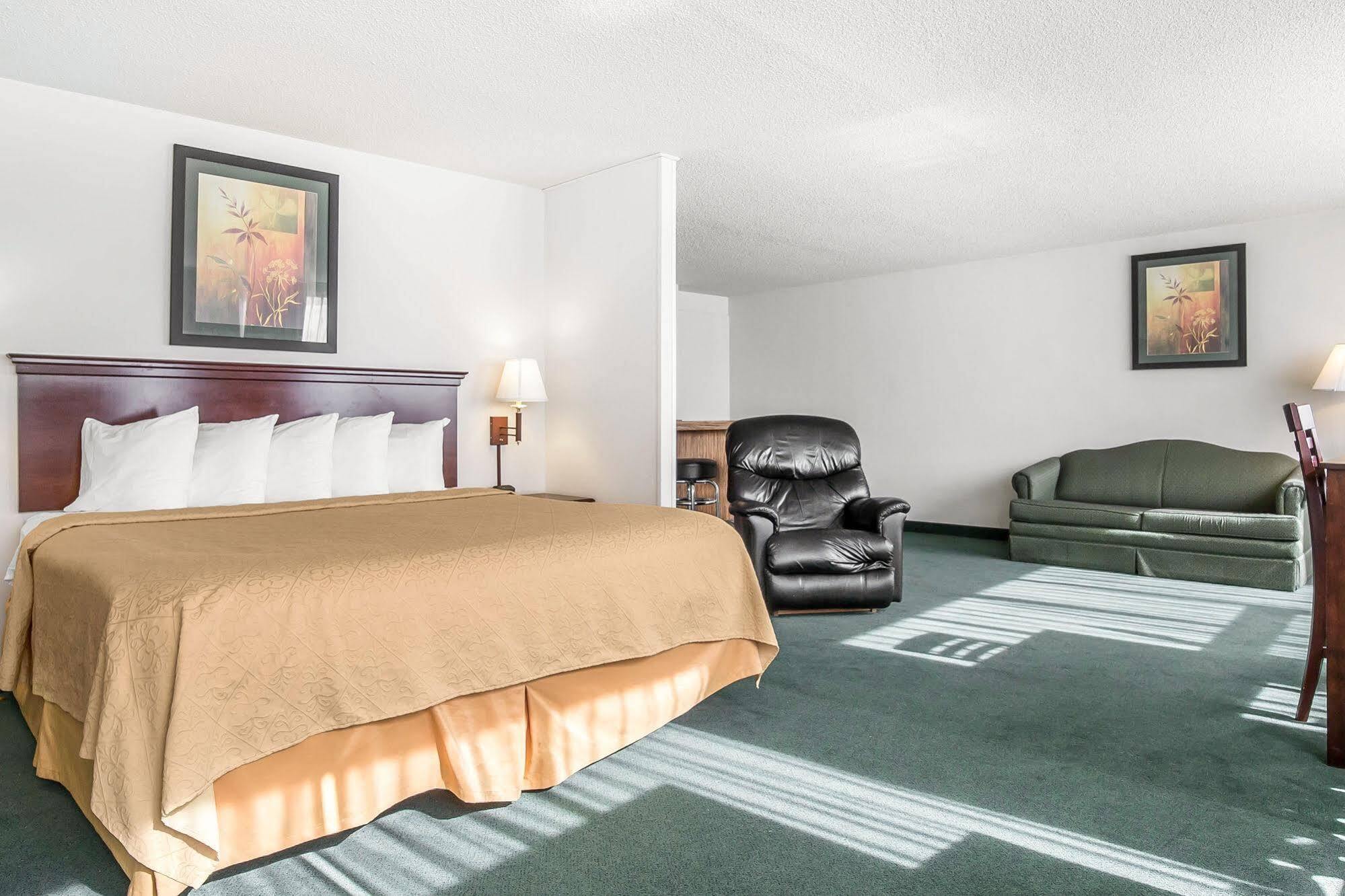 Baymont By Wyndham Great Falls City Center Exterior photo